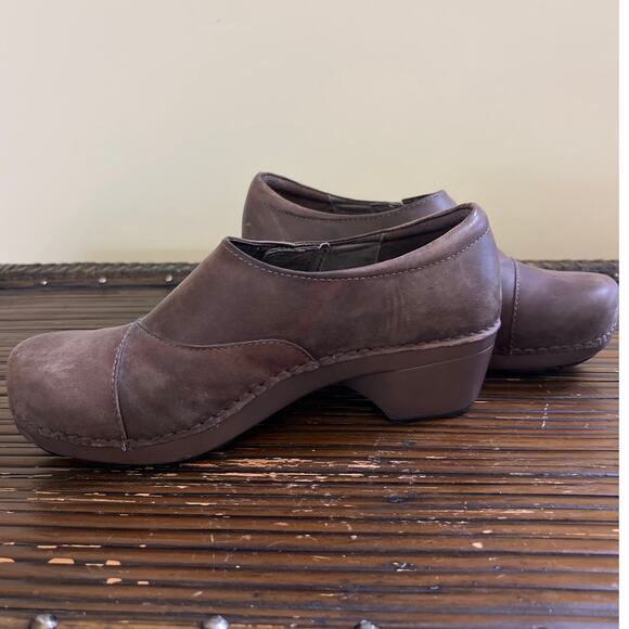 Dansko Stacie Women's Brown Leather Slip On Work Comfort Clogs Size 39 8.5 - Picture 3 of 7